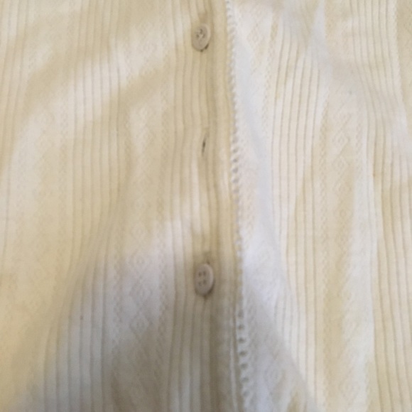 Simple vintage white top - Picture 2 of 2